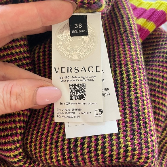 Versace sweater. Excellent condition. - Picture 6 of 6
